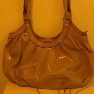 "New" Hang Purse. Poshmark payment rules only. Excellent conditions.